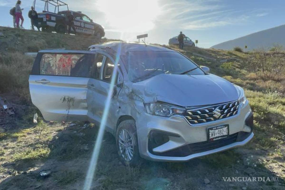 $!Agentes de la Guardia Nacional detuvieron al conductor del vehículo accidentado mientras se investigan las circunstancias del accidente.