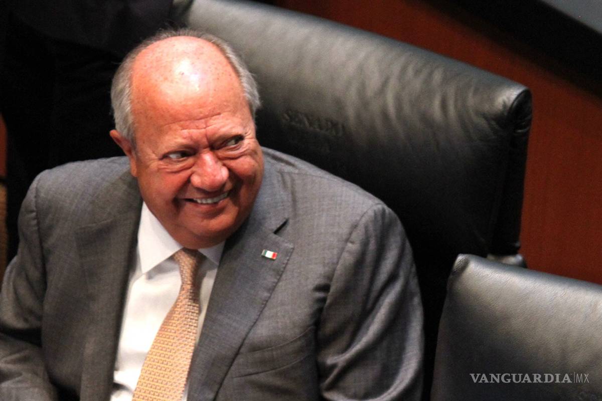 Romero Deschamps, símbolo de corrupción y saqueo a Pemex, reverencia al nuevo Gobierno de AMLO