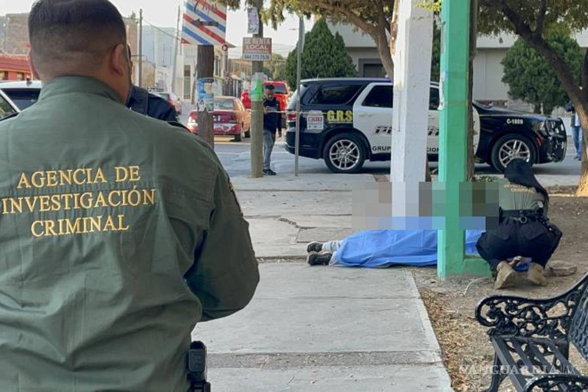 $!Agentes de la Fiscalía General del Estado acudieron al sitio para el levantamiento del cuerpo.