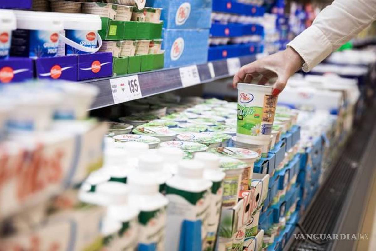 Guardar comida en botes de yogurt podría ser peligroso, asegura Profeco