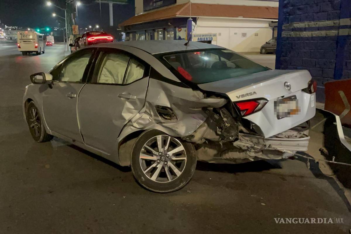 Da vuelta en ‘U’ sin precaución y choca contra auto, en Saltillo