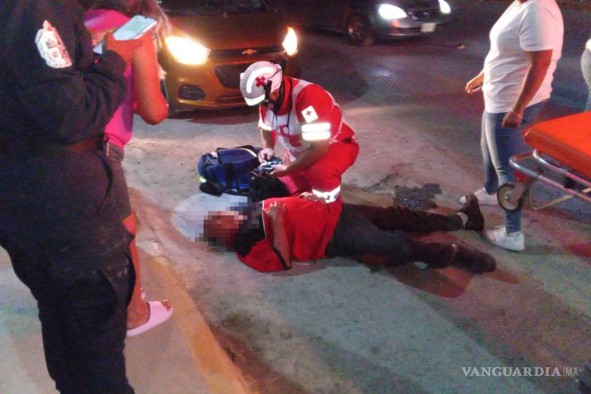 $!Elementos de la Policía Municipal acudieron al sitio para descartar un posible atropello.