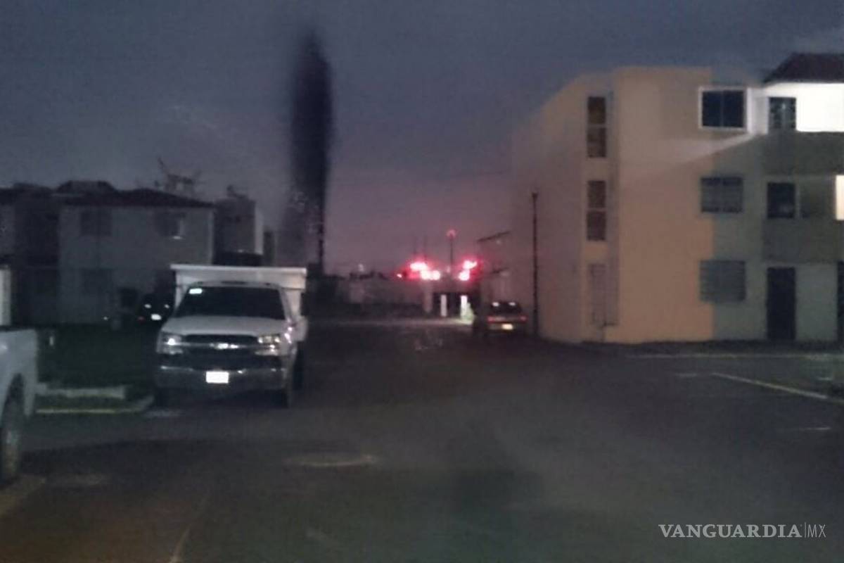 Ruptura de toma clandestina provoca fuga de combustible en Puebla