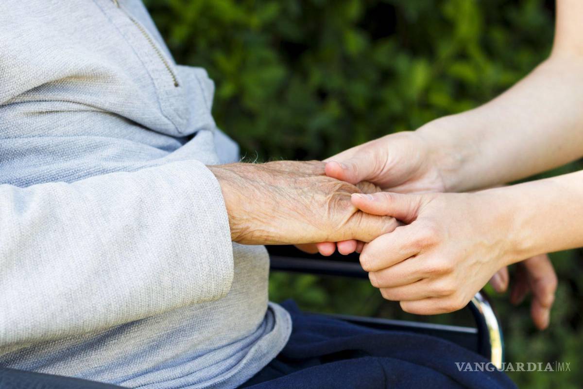 Coahuila: cuidadores de pacientes con demencia también requieren apoyo profesional