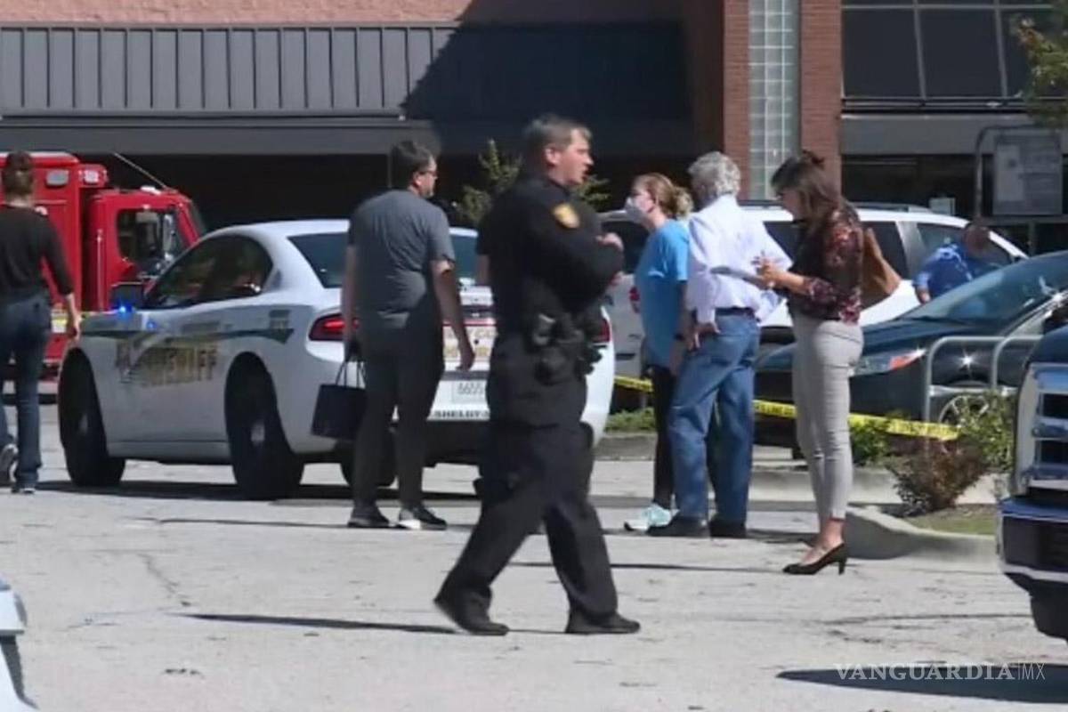 Reportan tiroteo en un supermercado en Tennessee; hay dos muertos y 12 heridos