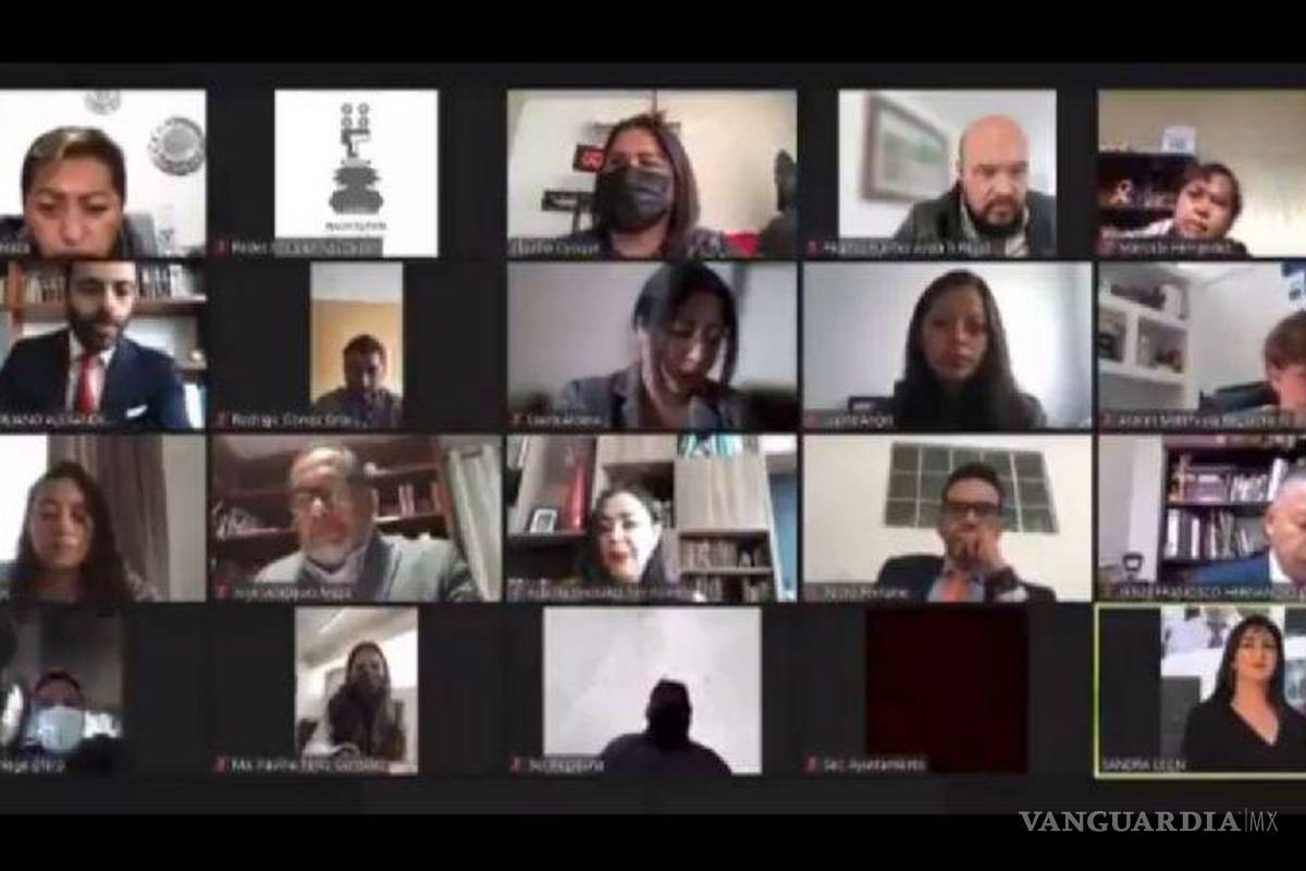 ‘Tráeme mi calzón’... síndica de Naucalpan deja micrófono abierto y se hace viral (video)