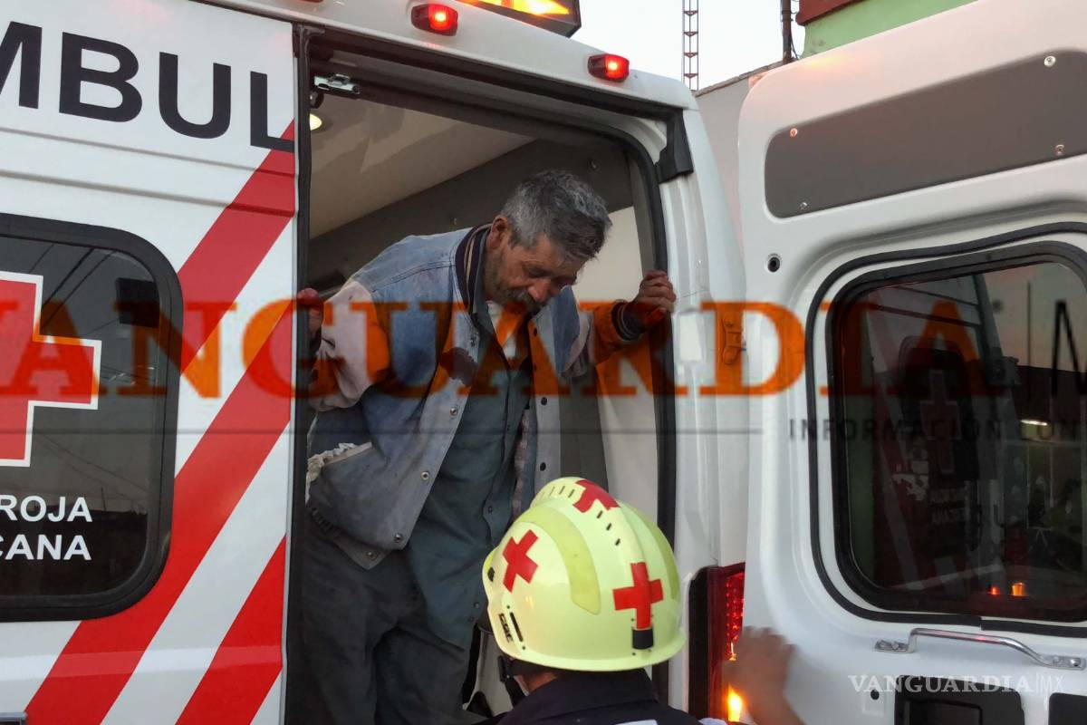 Alcoholizado se cruza sin precaución y es arrollado en el centro de Saltillo