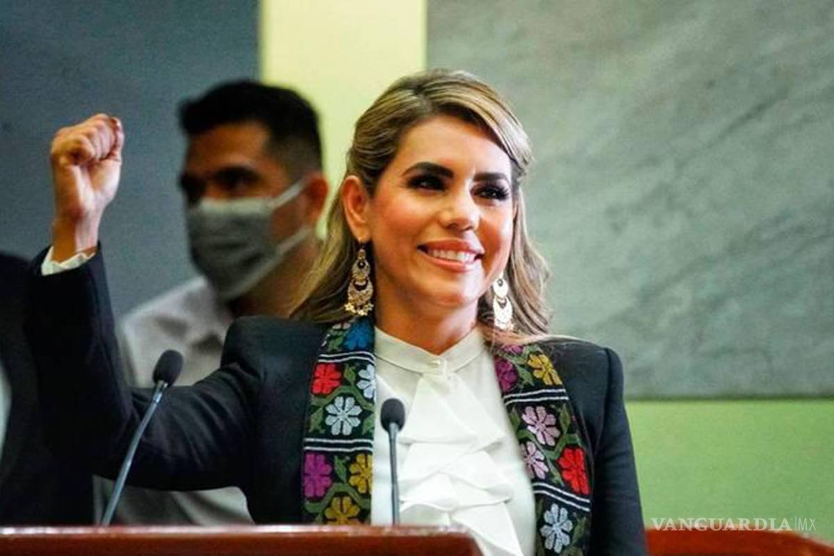 Evelyn Salgado toma protesta como la primera mujer gobernadora de Guerrero
