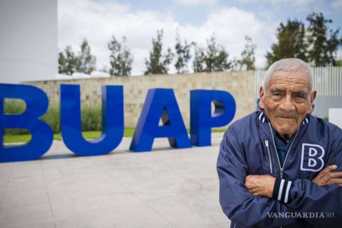 A sus 84 años de edad Don Felipe está por graduarse como ingeniero