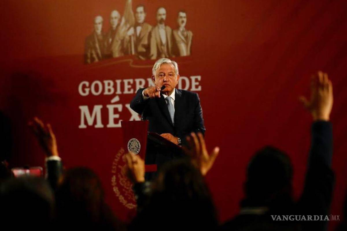 Sobre Loret de Mola y otros periodistas, AMLO asegura que no los tocará ‘ni con el pétalo de una rosa’