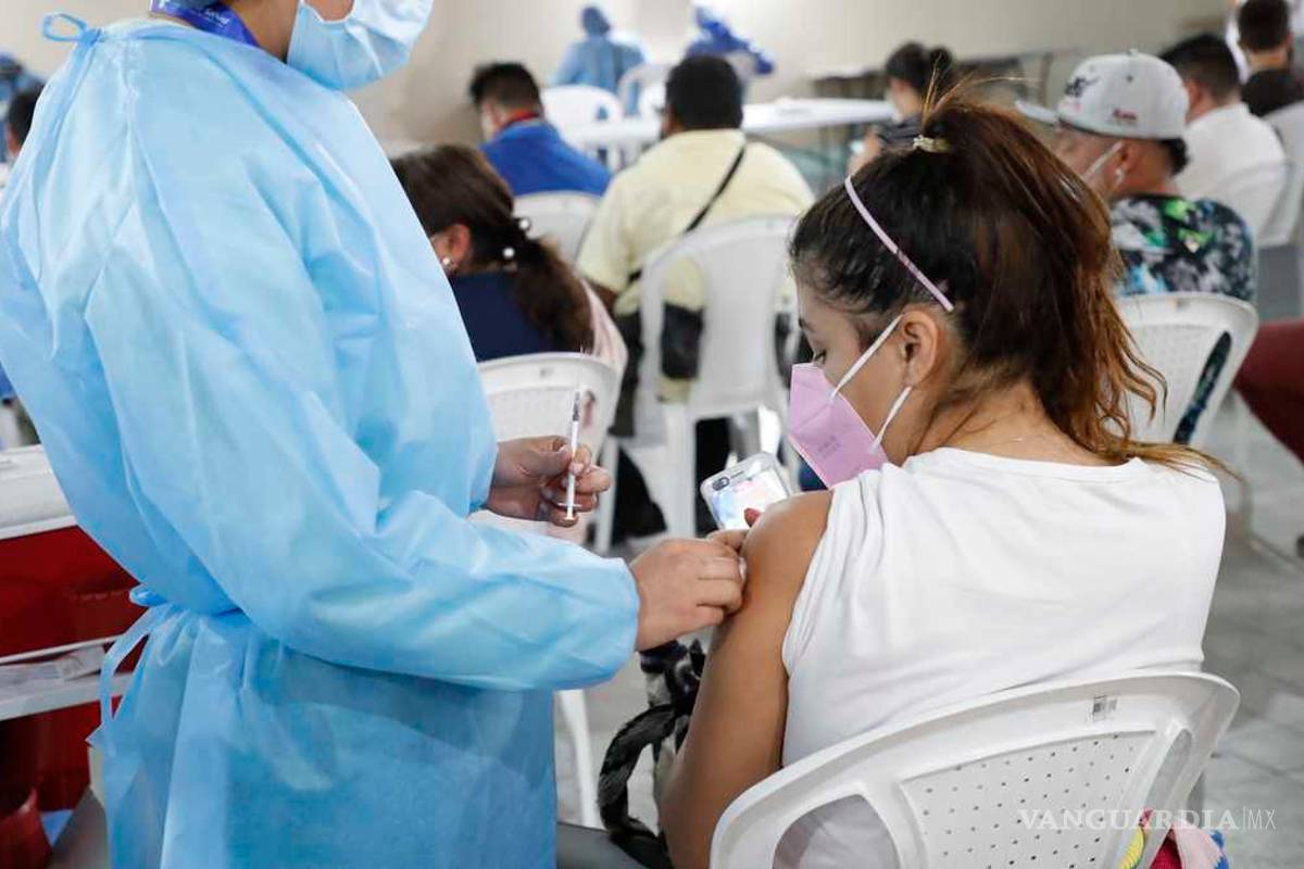 ¿La vacuna contra la COVID-19 altera la menstruación?