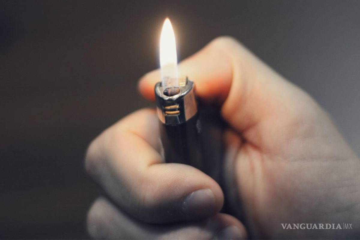 Mecánico de Saltillo rocía con gasolina y quema a cliente que le reclamó