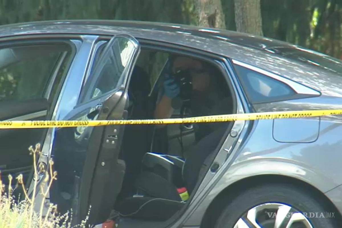 Muere niña de dos años dentro de un auto, su madre la olvidó ahí por siete horas