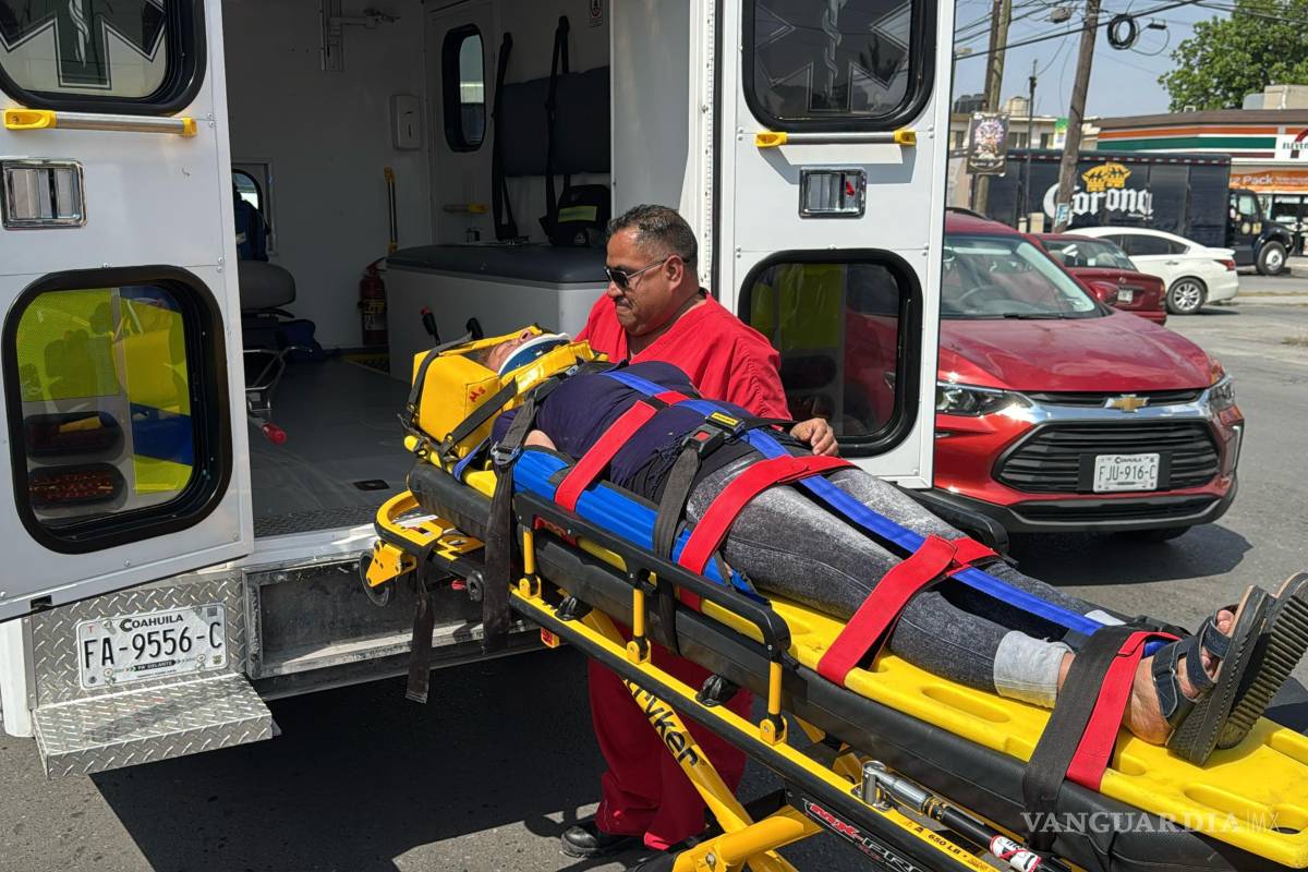 Mujer resulta lesionada tras ser atropellada en el Centro de Saltillo