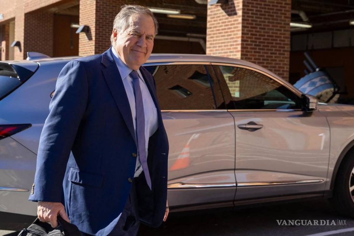 North Carolina Tar Heels contratan a Bill Belichick por 540 millones de pesos