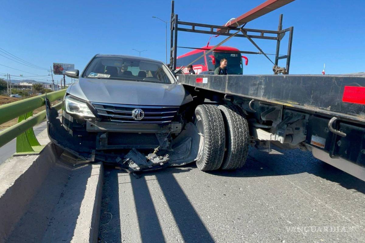 Doble accidente origina caos en Saltillo