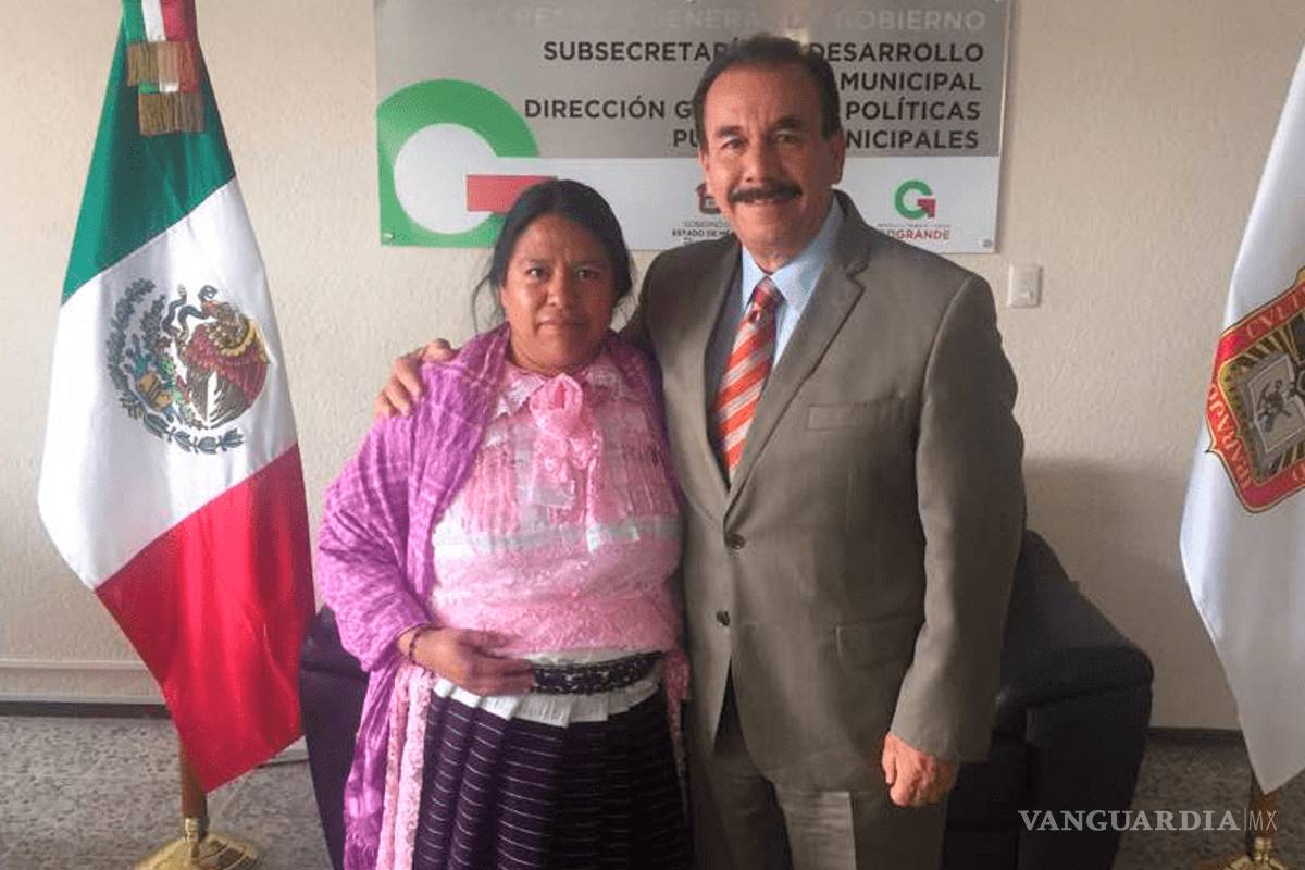 Denuncian discriminación de exalcalde a líder indígena: 'trae tu petate para atender a tu gente'