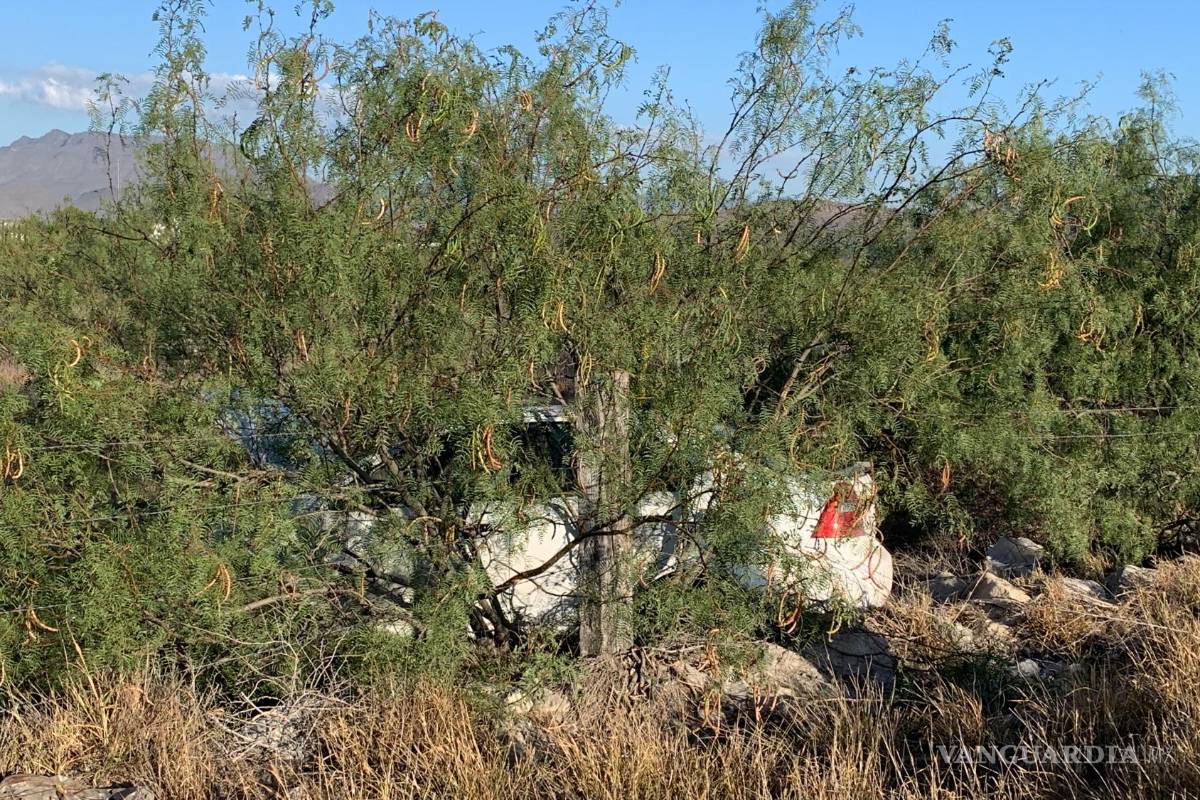 Ramos Arizpe: Conductor se sale del camino en aparatoso accidente