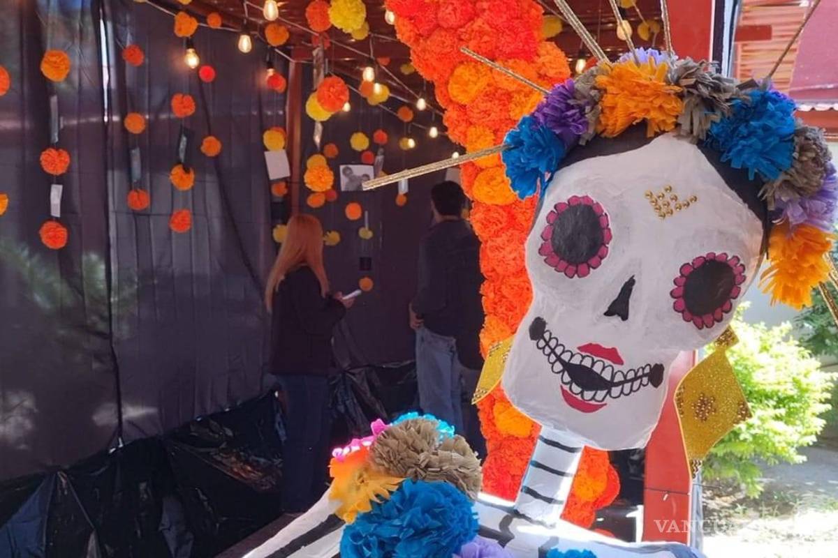 Conmemoran estudiantes de enfermería la memoria de los mineros caídos en Pasta de Conchos con emotivo altar