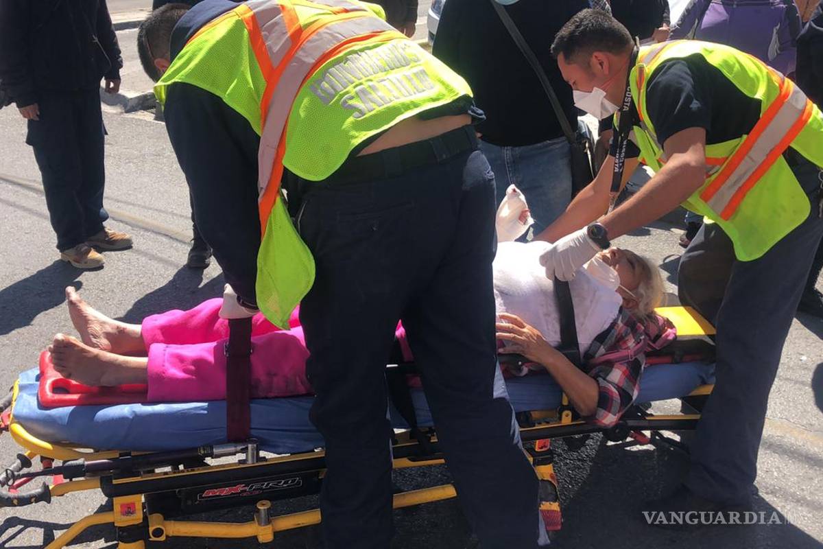 Atropella a adulta mayor en calles de la zona Centro de Saltillo
