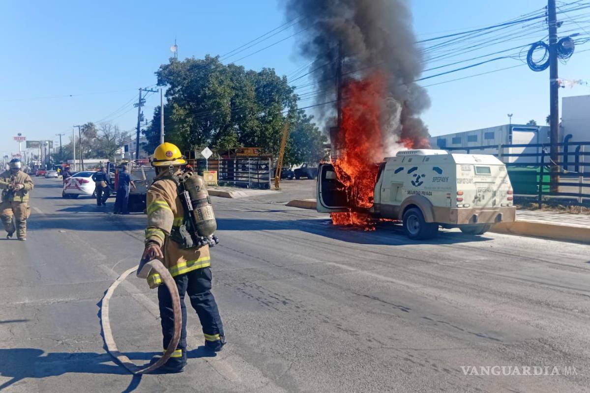 Camión blindado de Tecnoval se incendia en Monclova; no hay heridos ni pérdida de valores