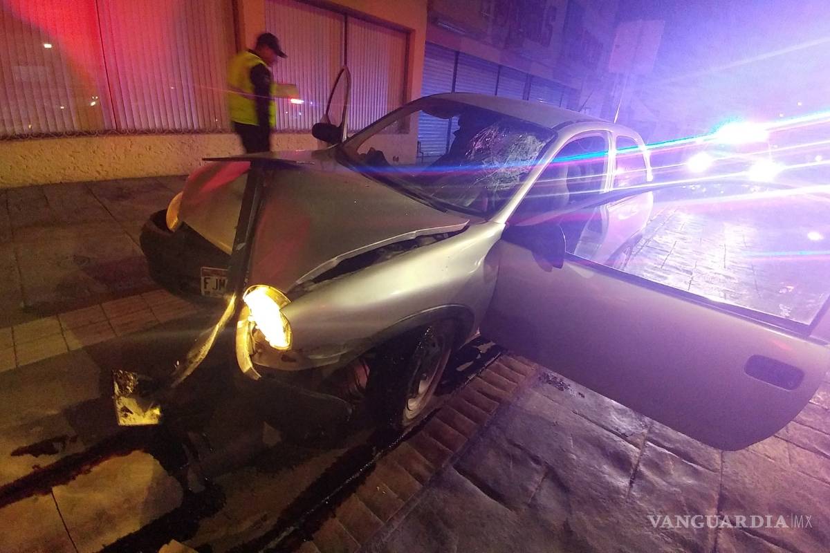 Lo corre su esposa y choca en Saltillo