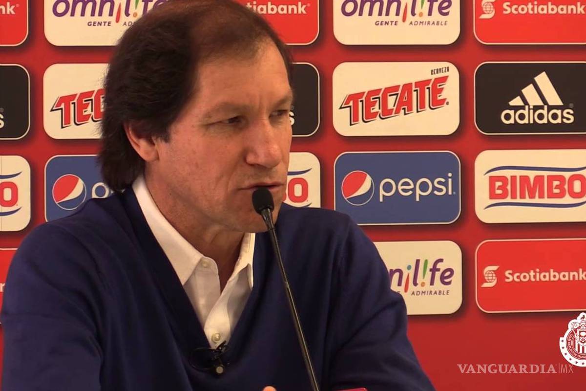 Chivas hace oficial la destitución de Ordiales como director deportivo