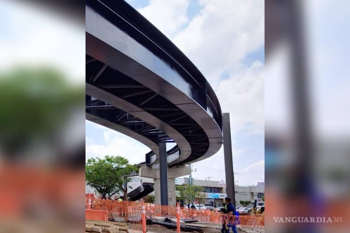 Se desploma trabe de puente en Querétaro