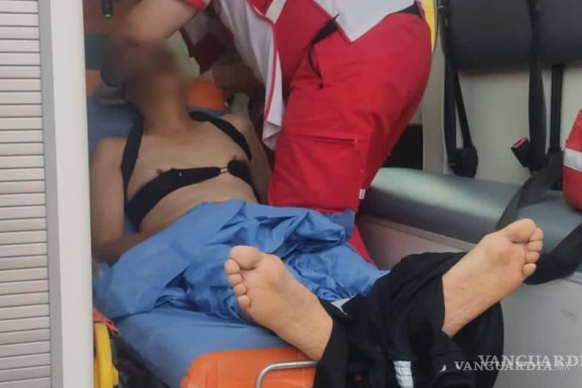 ‘Golpe de calor’ deja a hombre inconsciente en el centro de Monterrey