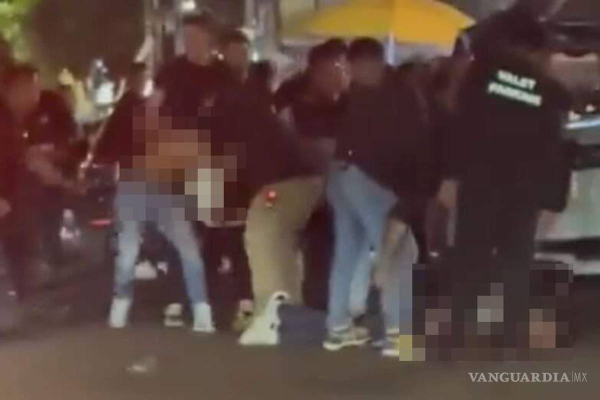 Dan golpiza a dos jóvenes fuera de un bar de la CDMX