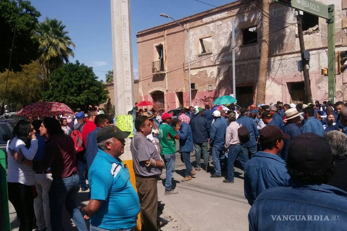 Empleados municipales de Torreón protestan contra Jorge Zermeño