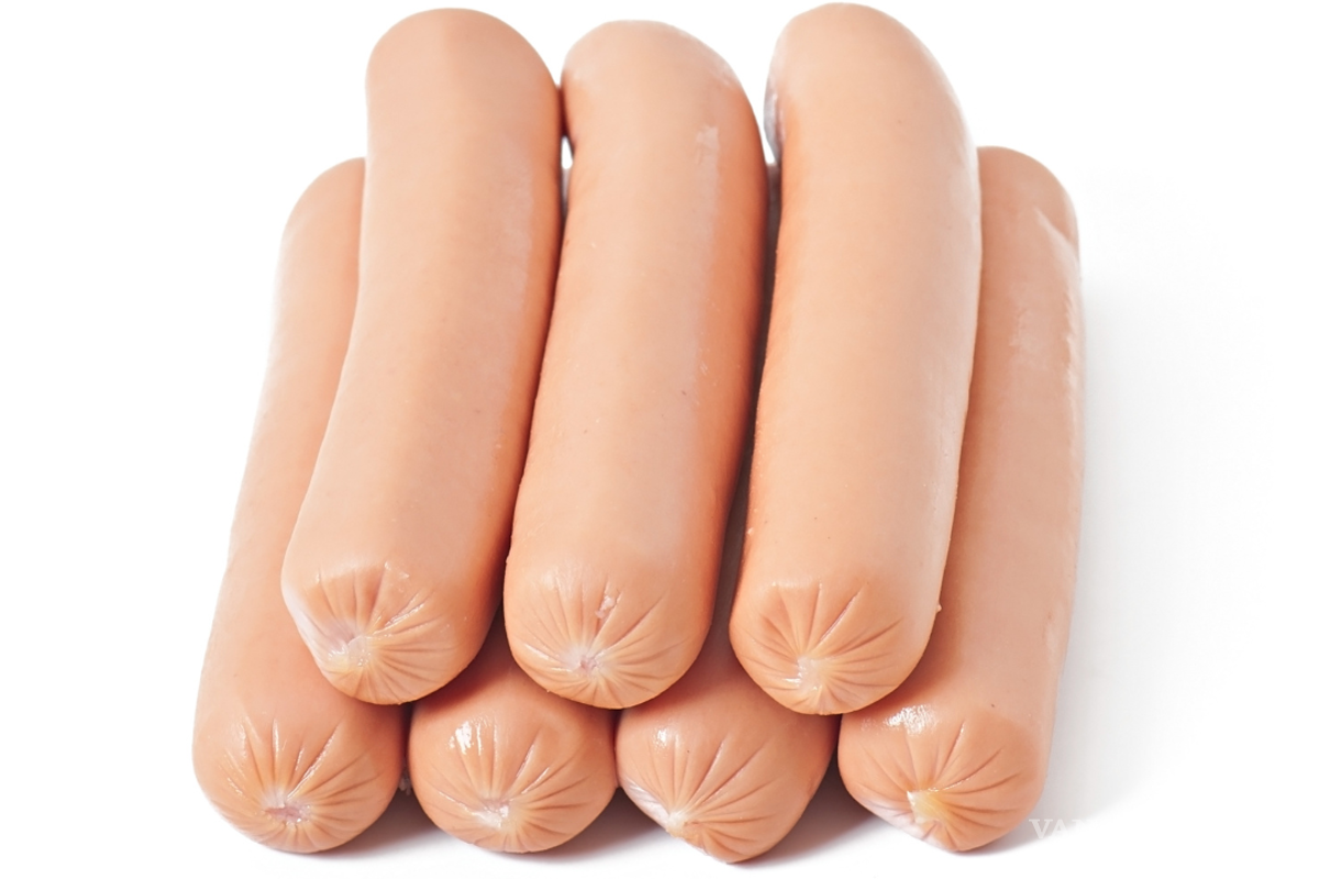 ¿Peligro en tu plato? El Poder del Consumidor advierte sobre salchichas con ‘aditivos cancerígenos’ en México