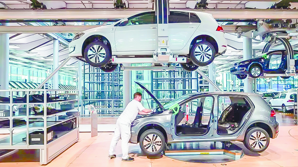 Producción automotriz retrocede 13% en agosto, reportan cifras del INEGI