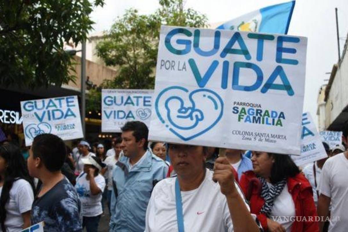 Guatemala aprueba ley que aumenta penas por aborto y prohíbe matrimonio igualitario