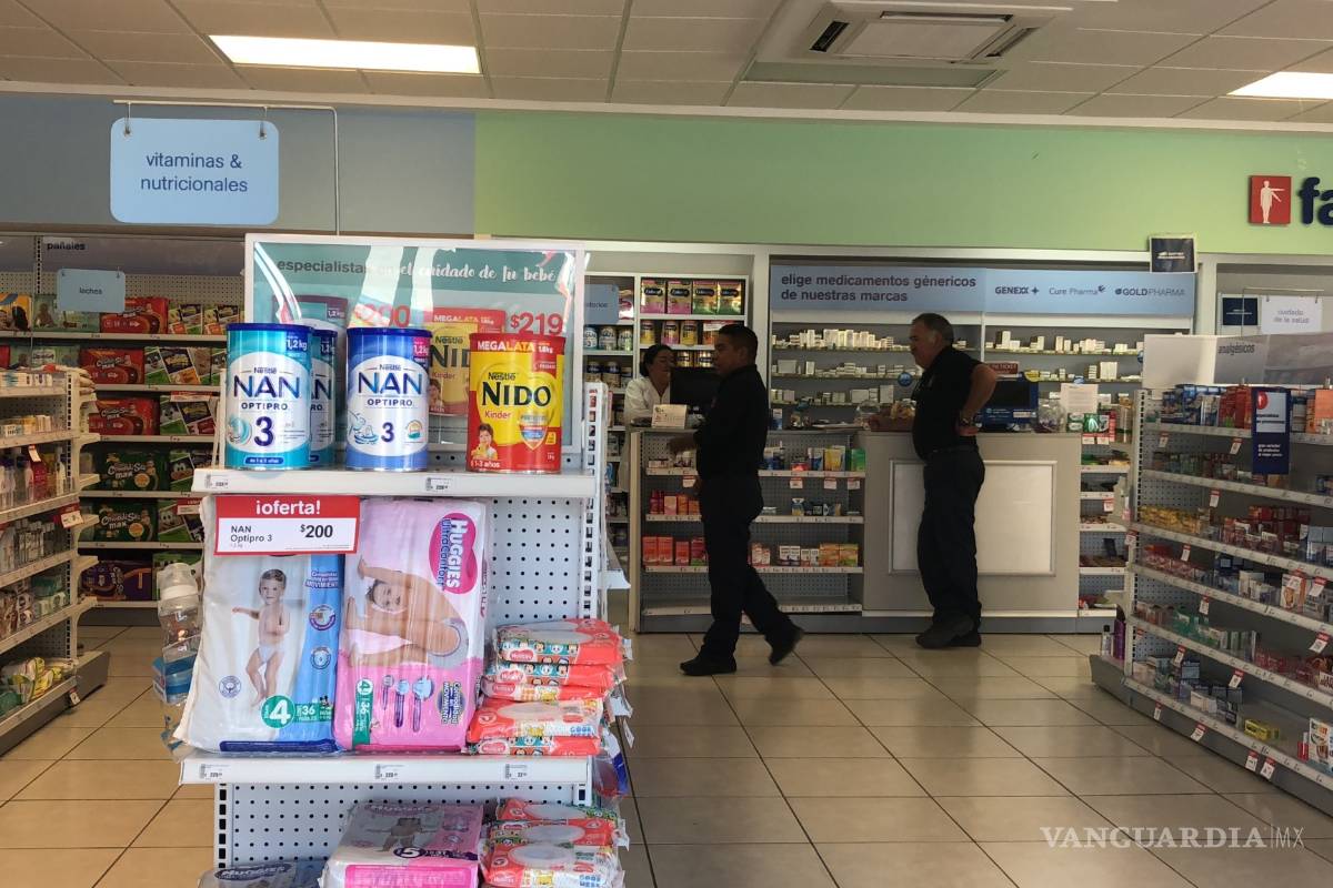 Causa alarma víbora escondida en farmacia de Saltillo