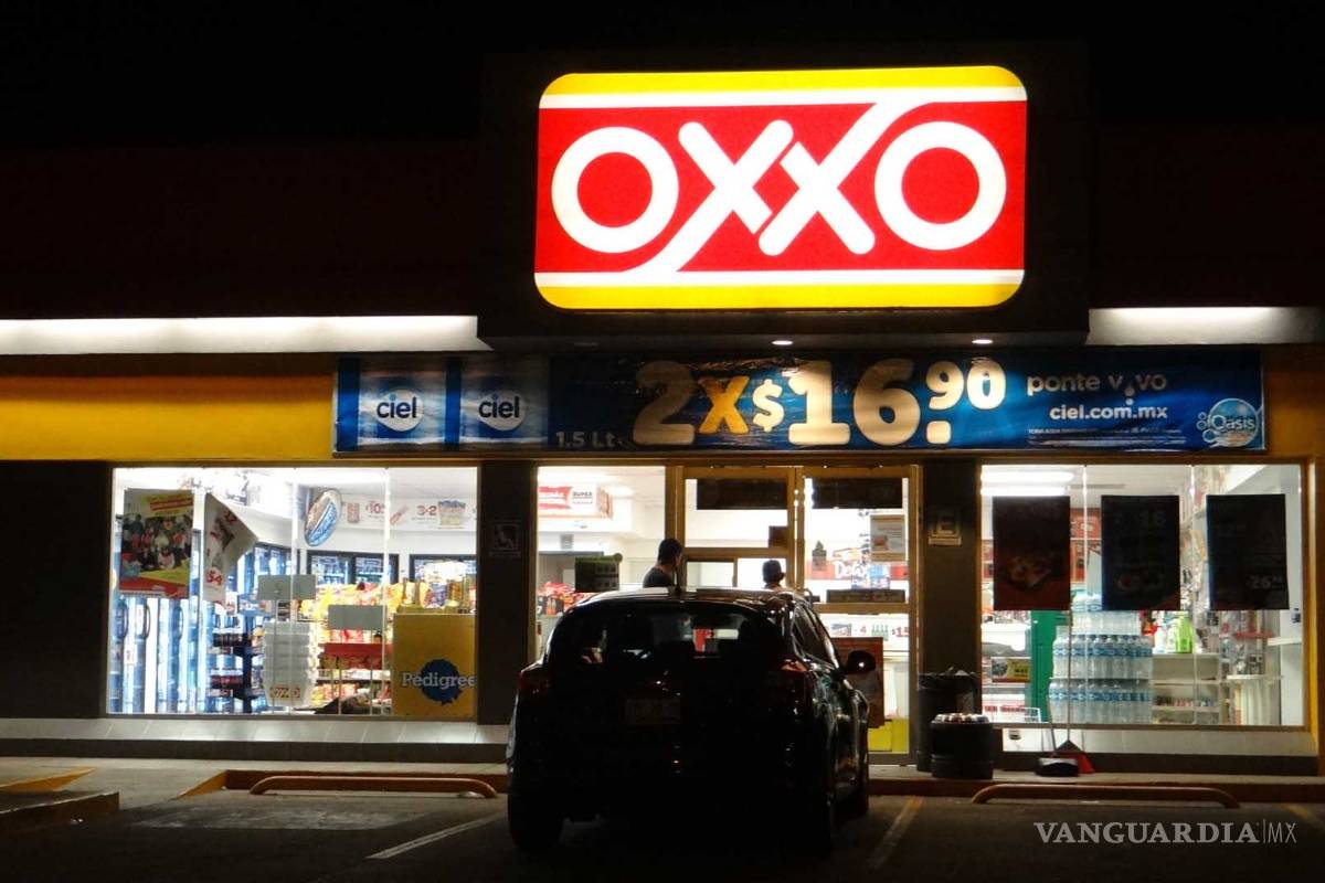 En plena madrugada roba Oxxo y lo atrapan