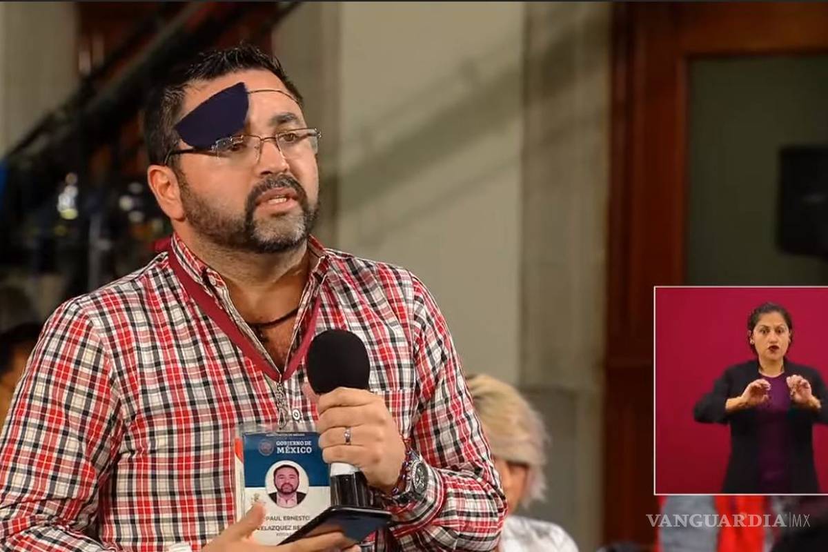 ¿Milagro en 'La Mañanera? reportero se 'descuida' y exhibe su ojo sin parche (video)