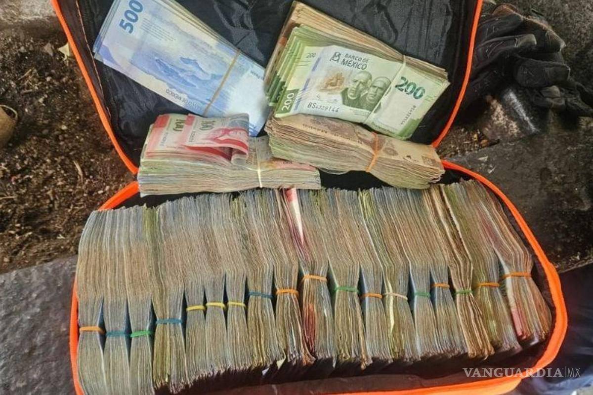 Detienen a motociclista por no usar casco y le encuentran un millón de pesos