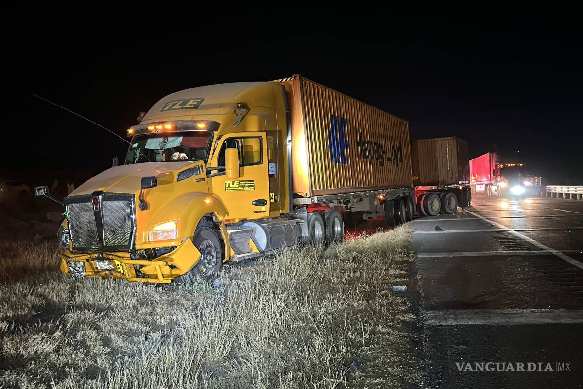 Era saltillense la víctima de choque entre auto y tráiler; investigan las causas