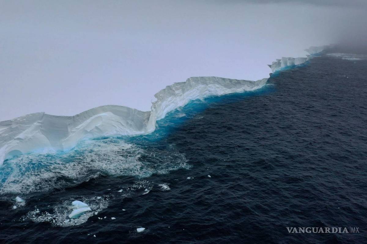 ¿Por qué A23, el iceberg más grande del mundo, está a la deriva en el océano Antártico?