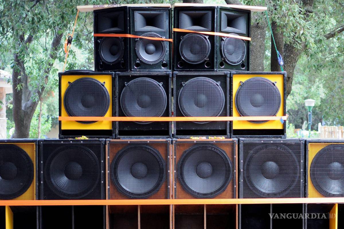 ¿Escuchas música con volumen alto? Cuidado, el ruido excesivo no solo provoca daño auditivo