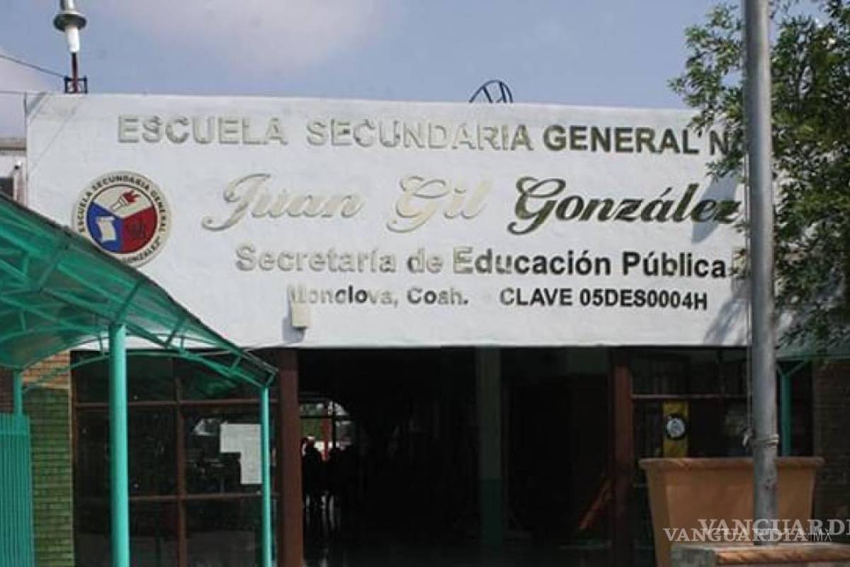 Monclova: reciben estudiantes clases en el patio por aulas en mal estado
