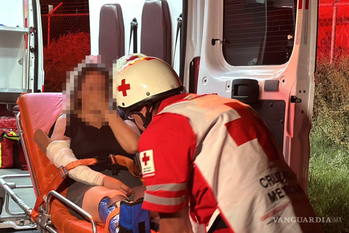 Arrolla vehículo fantasma a madre e hija en al poniente de Saltillo; resultan lesionadas