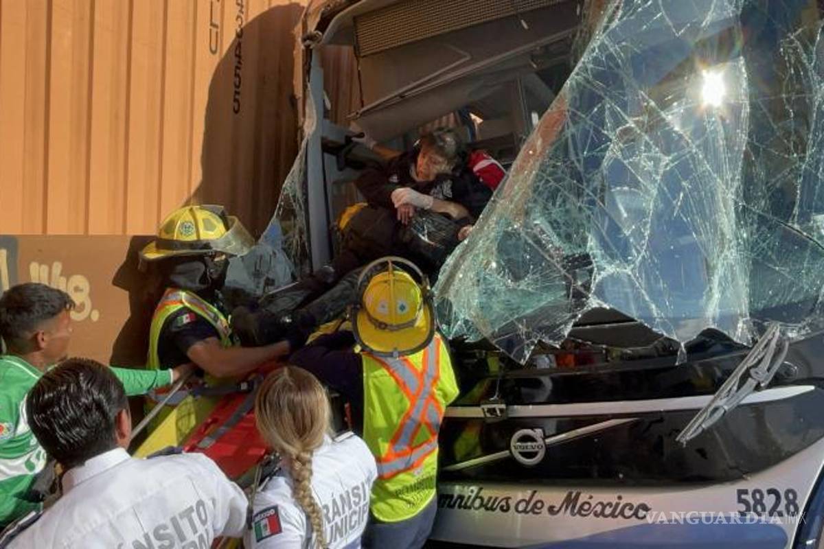 $!En canastillas ayudaron a bajar a las personas.