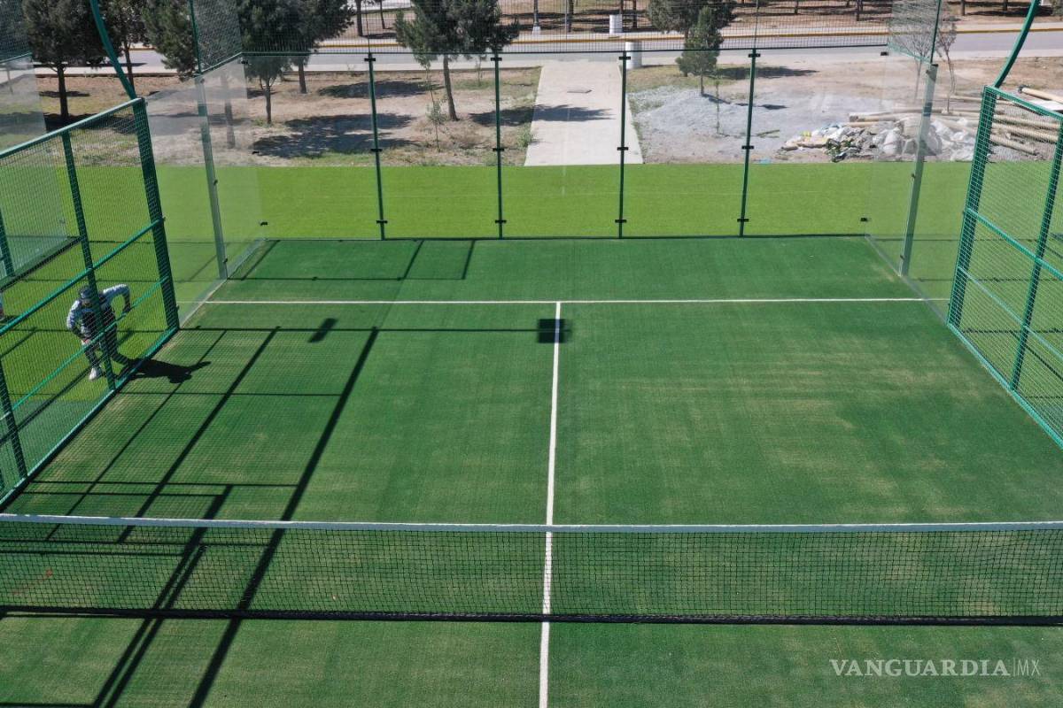 $!El director de Desarrollo Social del Municipio, Aníbal Soberón Rodríguez, compartió detalles sobre el programa de la Academia de Pádel.