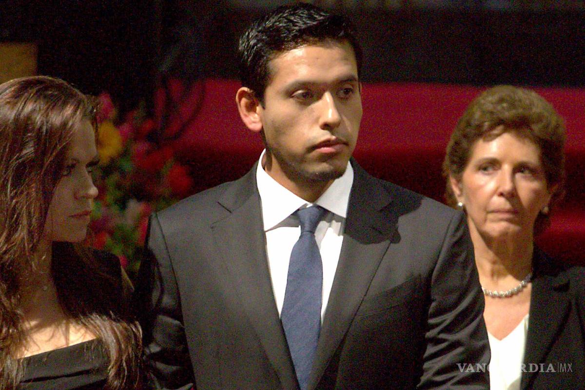 Iván Aguilera, hijo de Juan Gabriel, ocultó en un inicio su identidad a su ahora esposa Simona Aguilera