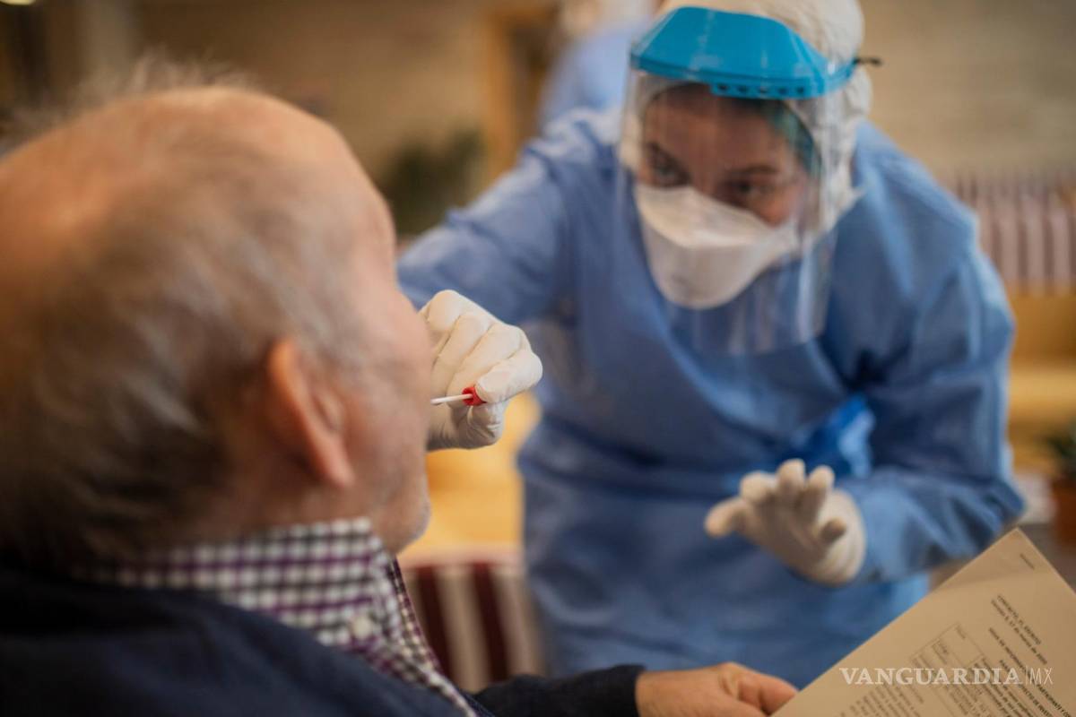 Contagios de COVID en Acuña encienden alertas en asilos de Saltillo