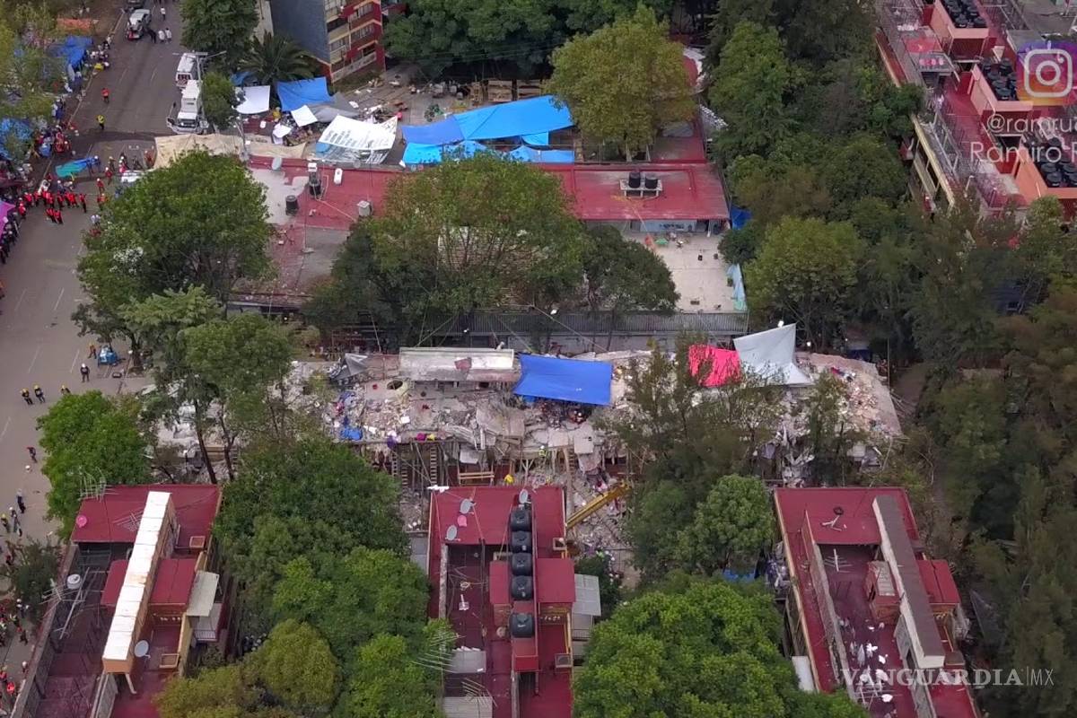 Un año bajo techos de plástico, la vida después del sismo en México