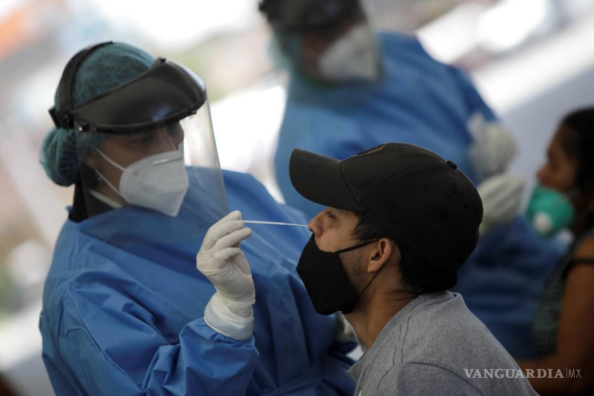 Bajan 31% los contagios al día en octubre en Coahuila