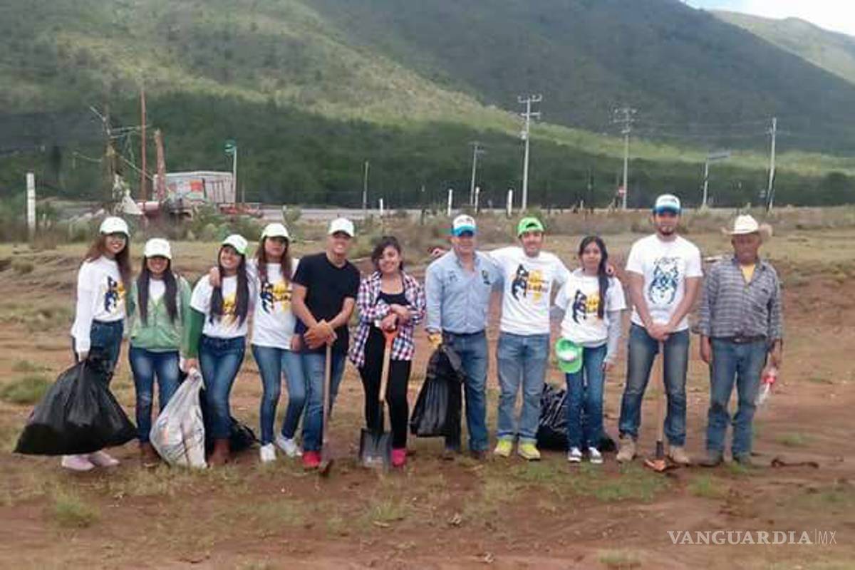 Apoyan alumnos de la UAdeC a habitantes de zonas rurales de Saltillo